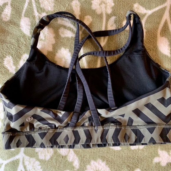 Lululemon size 6 sports bra (energy style) - Picture 3 of 4